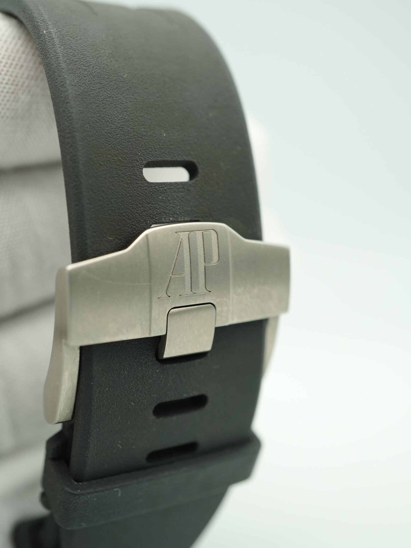 Audemars Piguet Royal Oak Offshore 44 mm / Titanium Slate – Bild 5